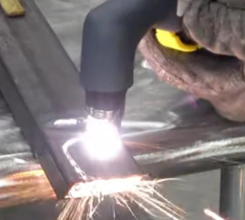 Plasma cutting with CT2050 built-in air compressor