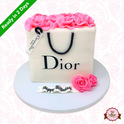 Sweets by Nish - Designer shopping bag cake #designercake #cakedecorating  #cakesofinstagram #cakestagram #cakeoftheday #instacake #dessert #sweet  #food #cake #tiffanyandco #lv #louisvuitton #chanel #prada #gucci #fendi  #buttercreamcake #happycake