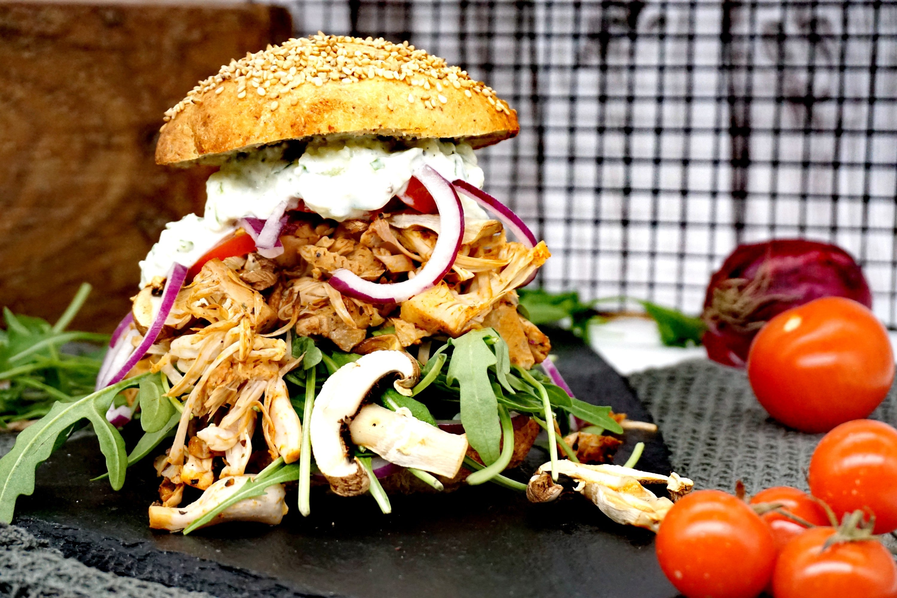 Pulled Jackfruit Burger als Low Carb Variante | mit JACKY F.