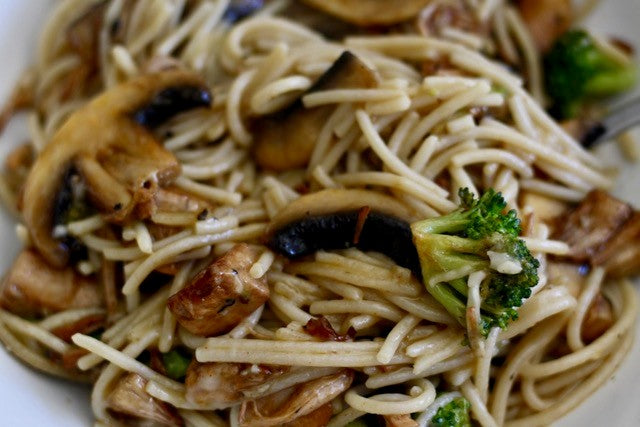 Spaghetti mit Jackfruit, Brokkoli und Champignons | Kochen mit JACKY F.