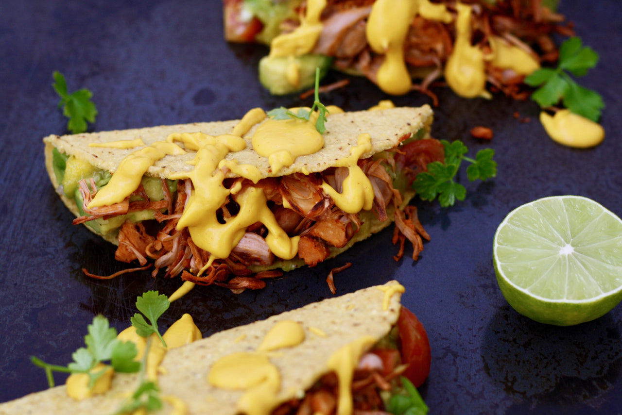 Mexikanische Tacos mit Avocado-Mango-Salat und Cheddarsauce | Kochen mit JACKY F. Bio-Jackfruit