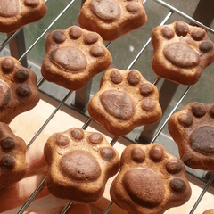 9 paw prints cake pan