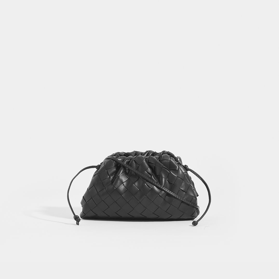 BOTTEGA VENETA | The Pouch 20 Crossbody in Black Leather | COCOON