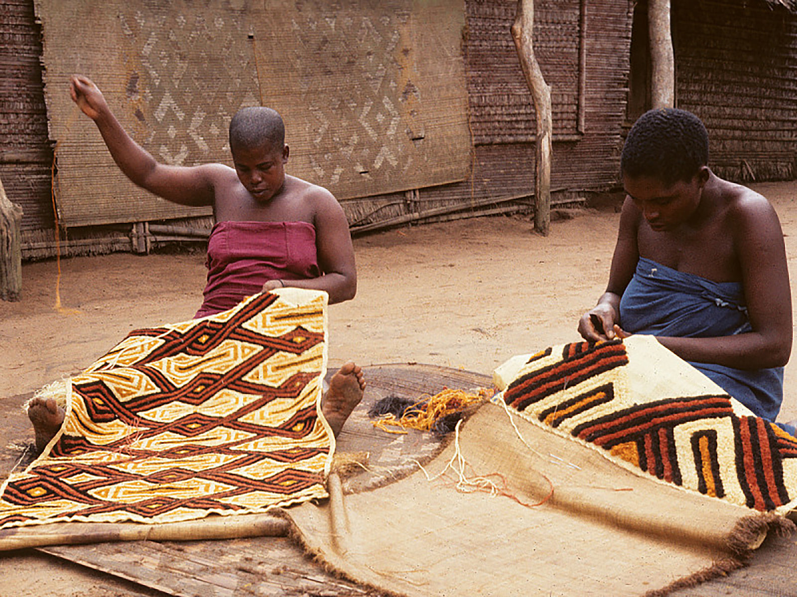 Safari Journal / Blog by Safari Fusion | African textiles / kuba cloth | Kuba women decorating woven cloth 1970 Mushenge, Democratic Republic of Congo | Photographer Eliot Elisofon via Smithsonian Institute