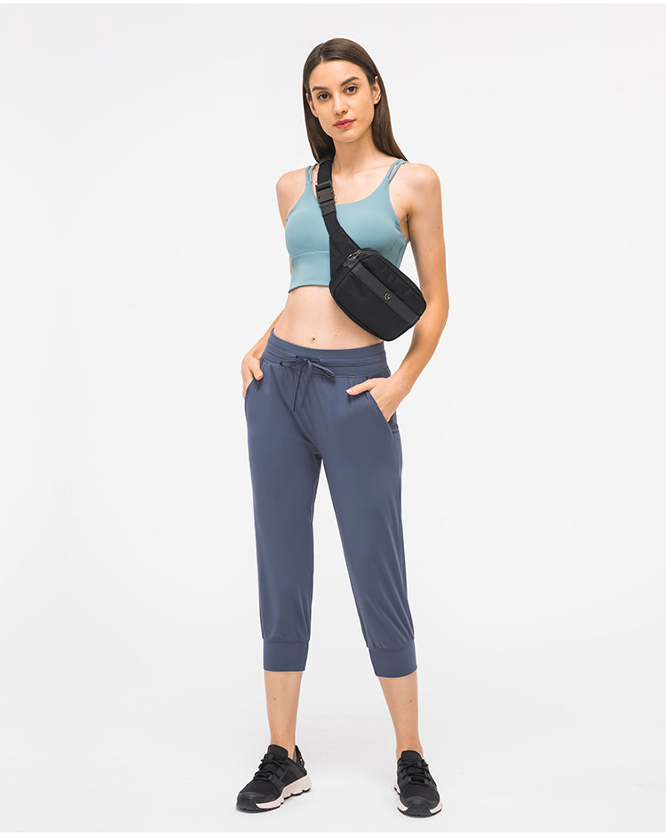 Pretty sure this is not how the bra is supposed to fit. Why are they doing  this woman dirty by giving her the wrong size? : r/lululemon