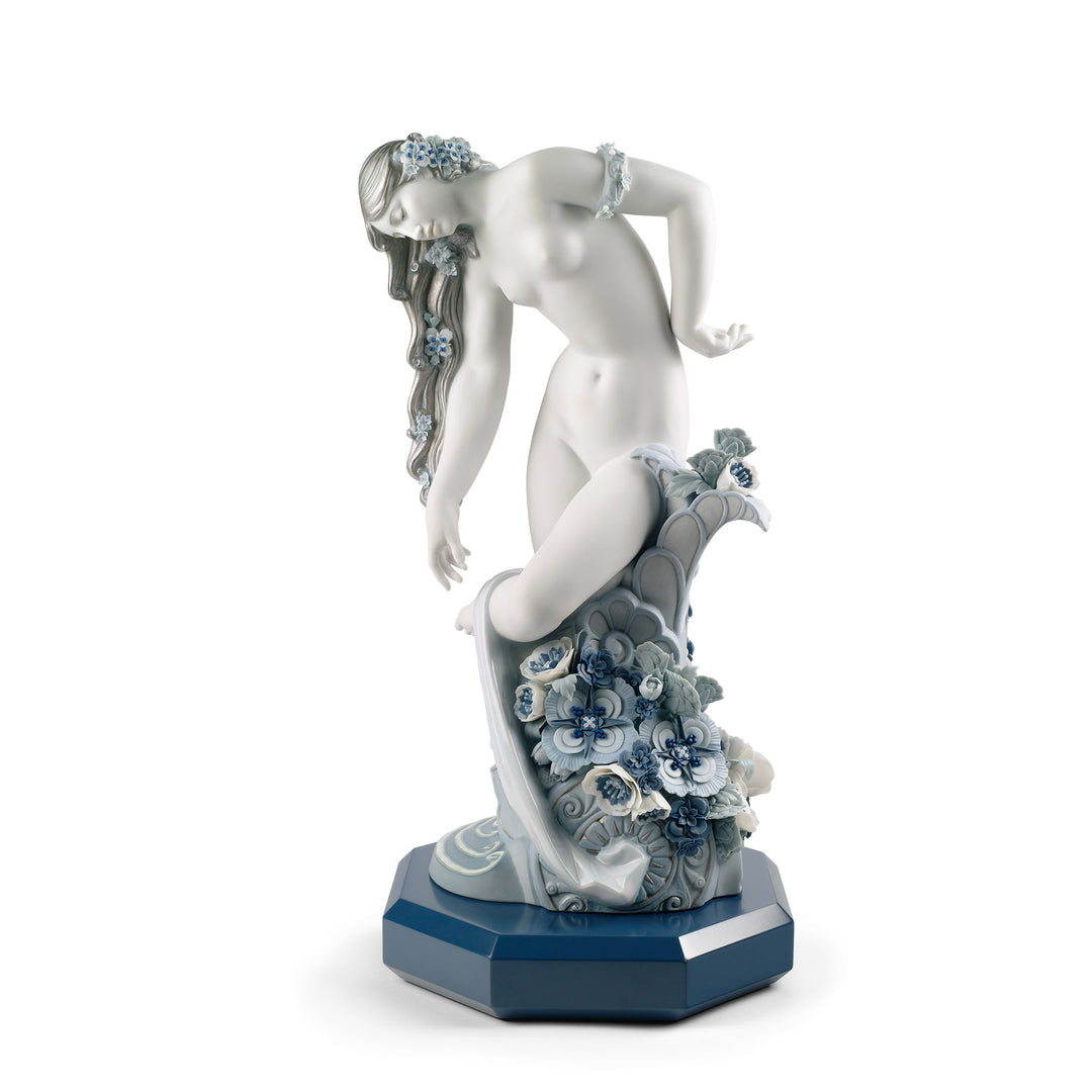 Retired Lladro Fine Porcelain Sculpture Figure Group Serene Dreamer For  Sale at 1stDibs