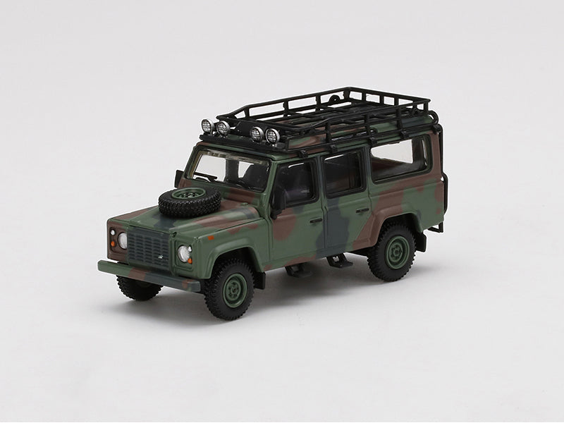 delicatesse Doordringen Betrokken Land Rover Defender 110 RHD w/ Roof Rack Military Camouflage 1:64 Scal –  Karson Diecast