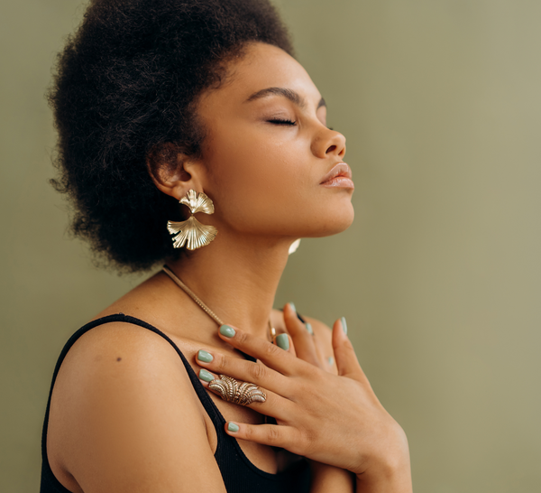 black women meditate 