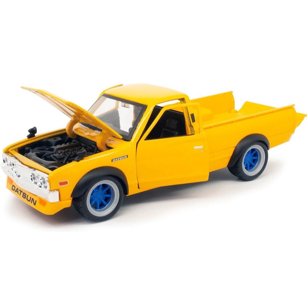 Maisto 32528 1/24 Design Tokyo Modern 1973 Datsun 620 Pick-Up Diecast Car