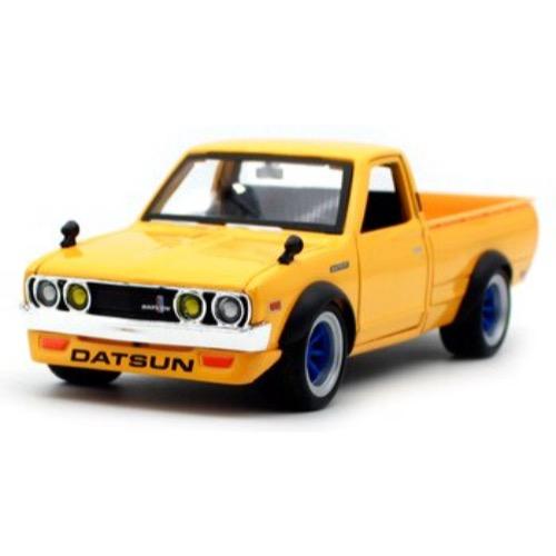 Maisto 32528 1/24 Design Tokyo Modern 1973 Datsun 620 Pick-Up Diecast Car