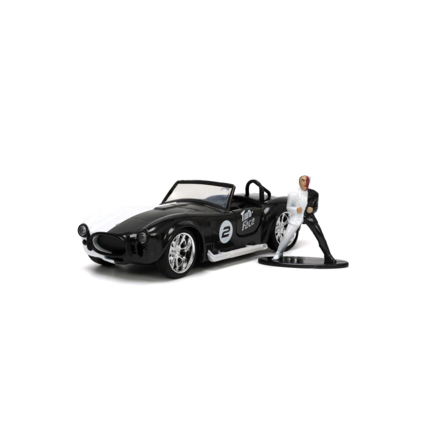 batman (comics) - 1965 shelby cobra with two-face figure 1:32 scale