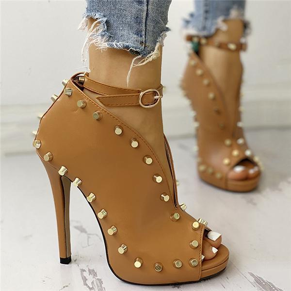 rivet embellished hollow out buckle peep toe pumps