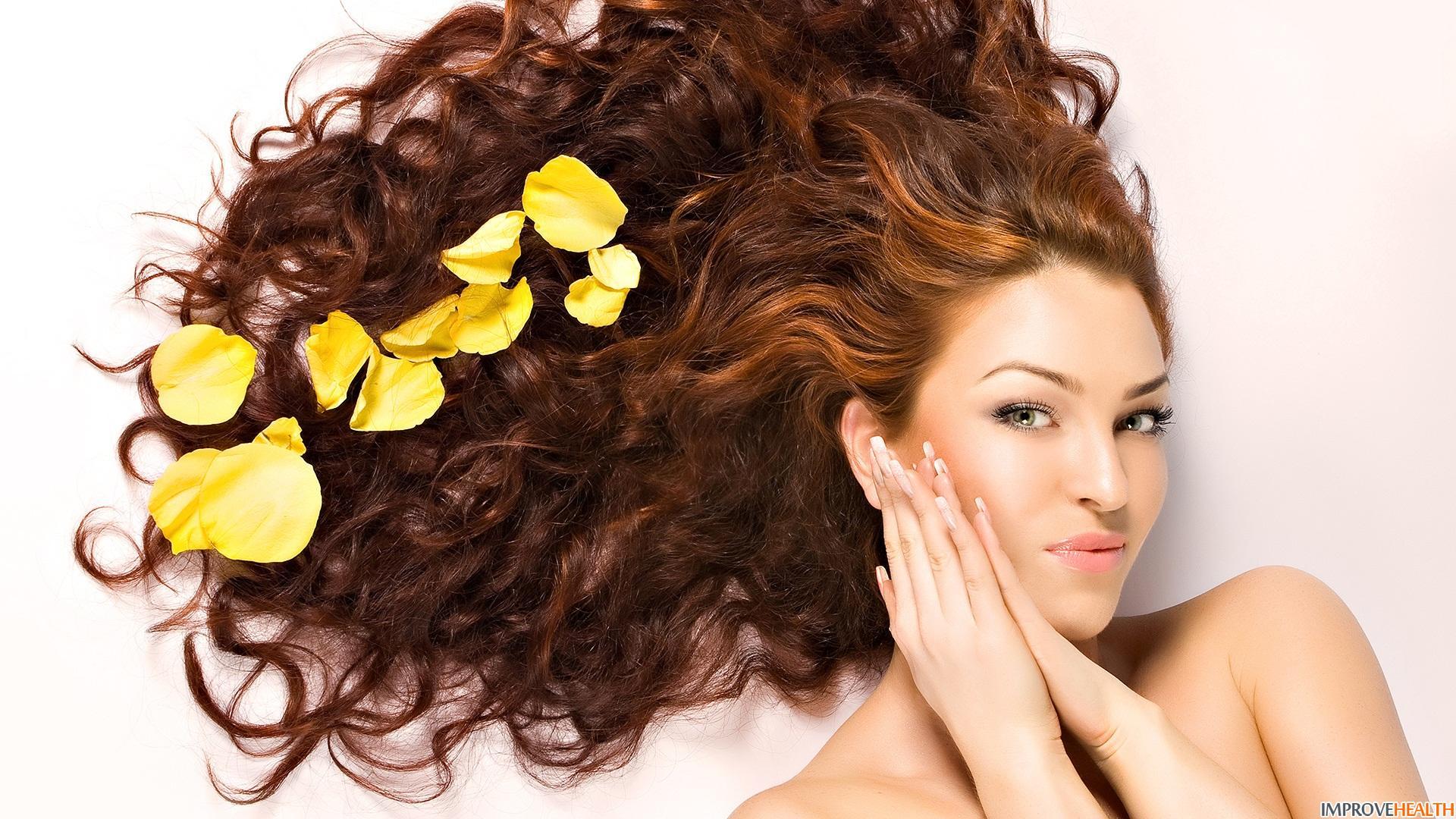 4 Amazing Homemade Hair Masks for Healthier Looking Strands