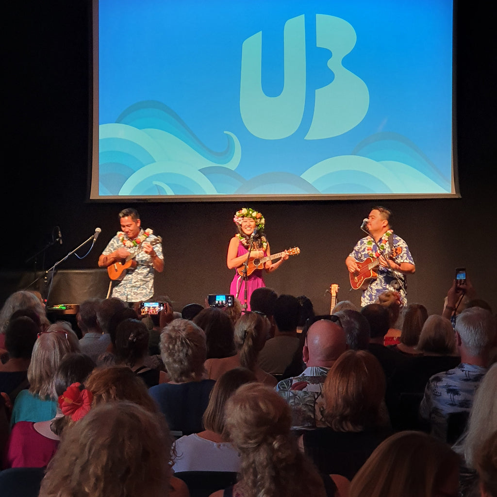 Cynthia Lin, Abe Lagrimas, Jr. und Ukulenny als U3 beim Ukulele-Konzert in Frankfurt