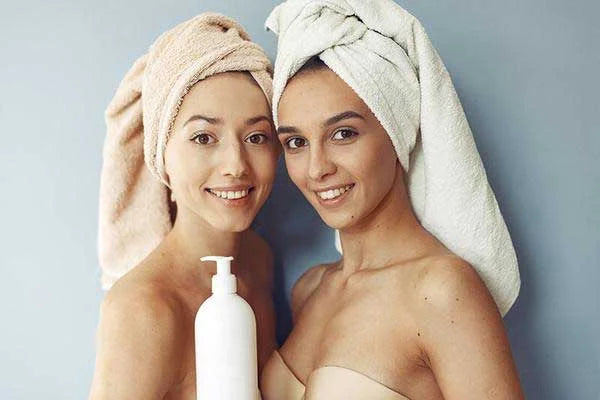 L'eau micellaire peau sensible normale à mixte Créaline H2O nettoie et  démaquille visage et yeux en respectant l'équilibre d