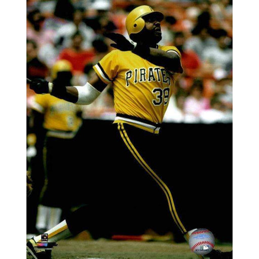 Bryan Reynolds Swinging In Black Unsigned 8x10 Photo — TSEShop