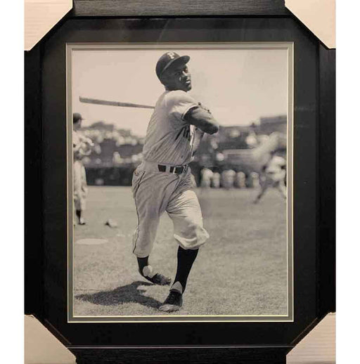 Roberto Clemente Waist-up In Uniform by Bettmann