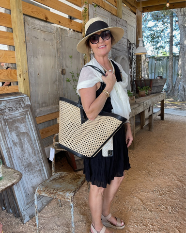 Customer modeling the Baros Beach Tote