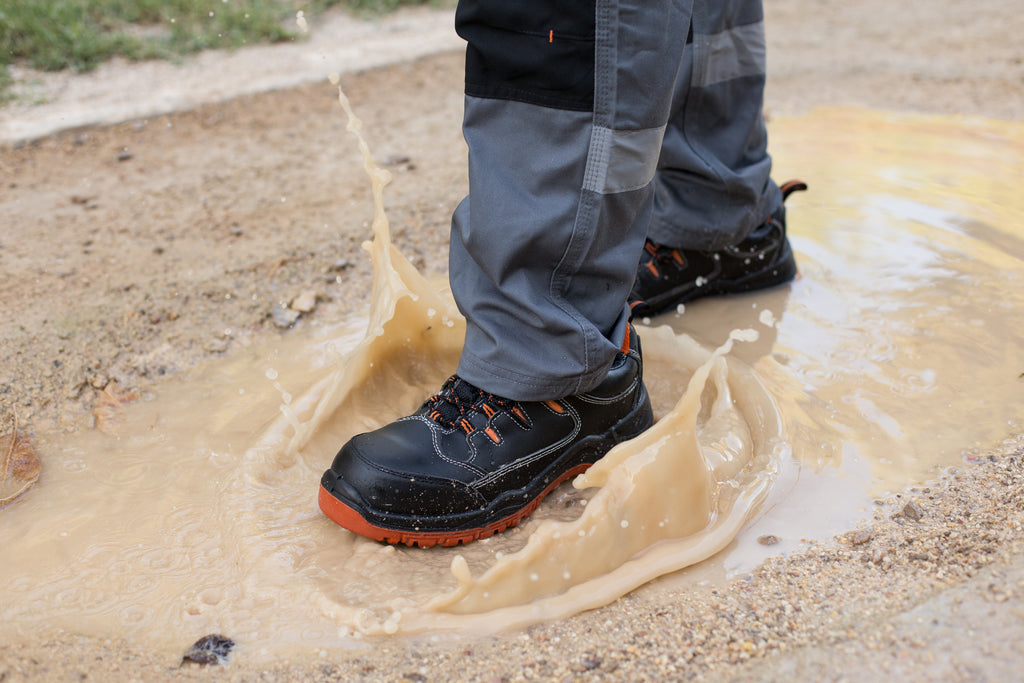 water resistant safety shoes