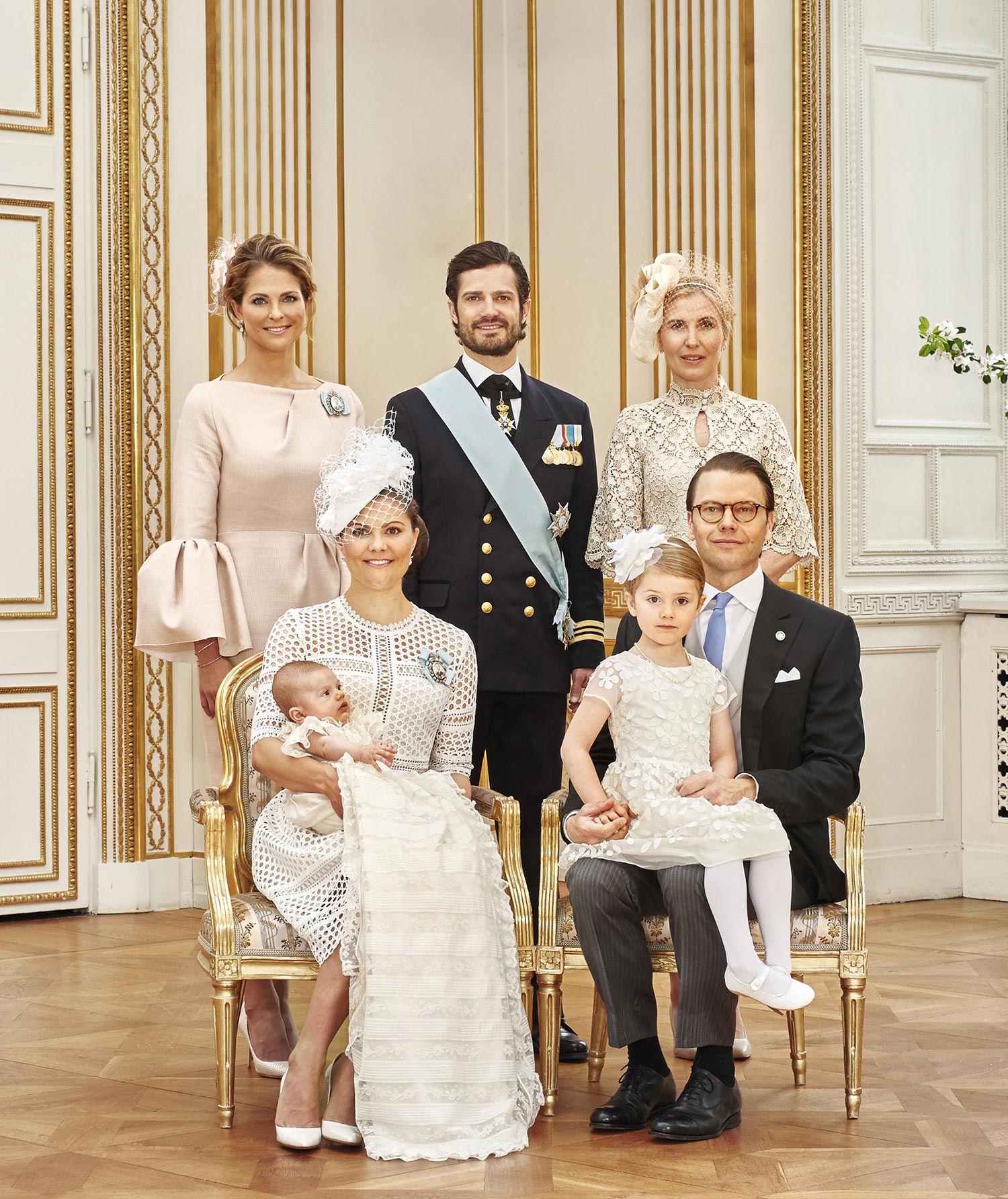Шведская королевская династия. Королевская семья Швеции 2022. Королевская Династия Швеции. Семья короля Швеции. Крестины принца Оскара.