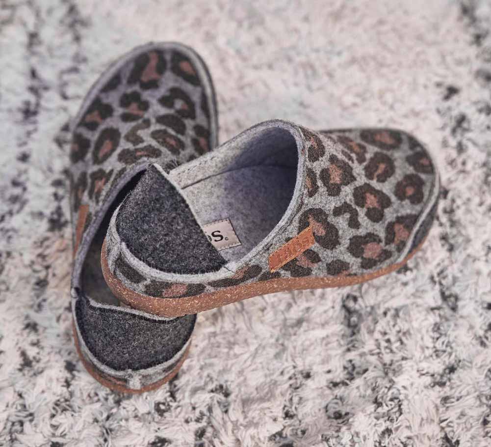 Convertawool in Charcoal Leopard by Taos