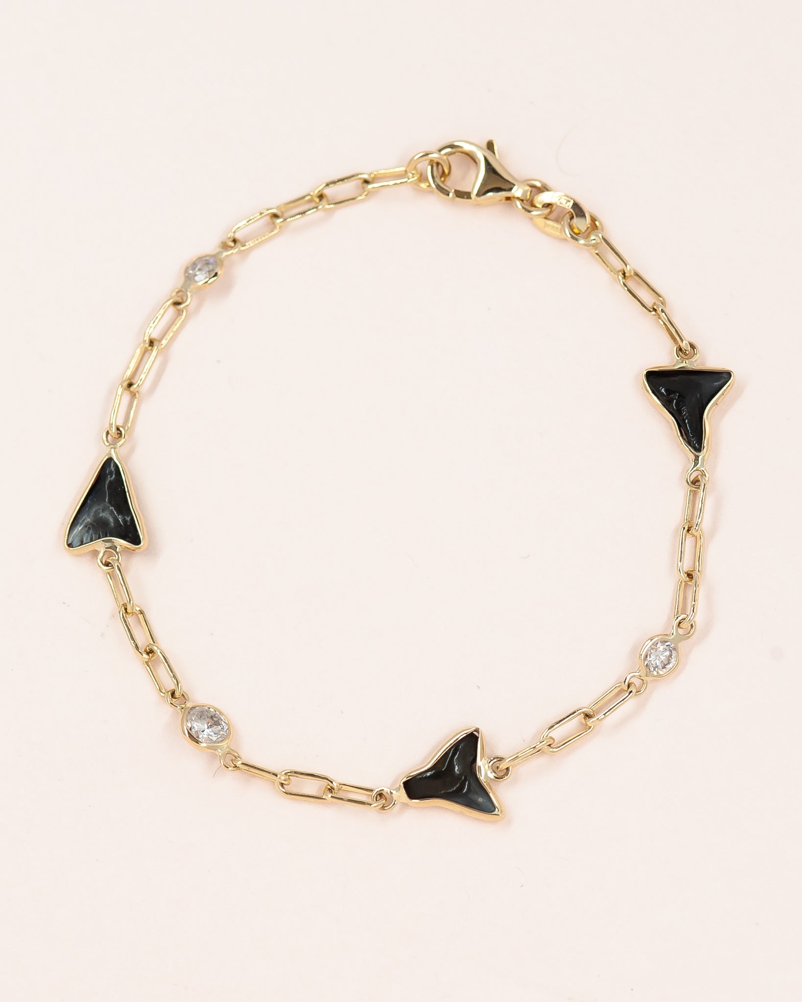 Henni's renovated shark teeth and diamonds set in yellow gold with a paperclip chain