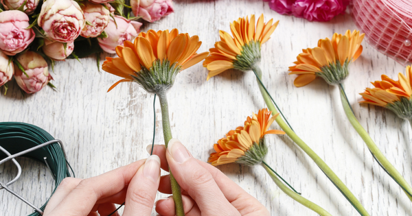 Flower Designs - How is stub wire used in flower arranging? Lost land Interiors