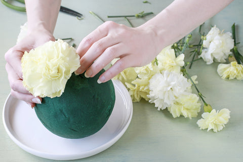 How to create a carnation flower ball