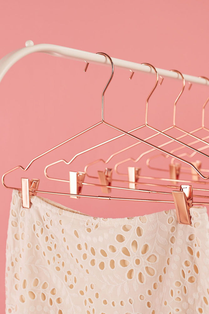 clothes hangers with clips