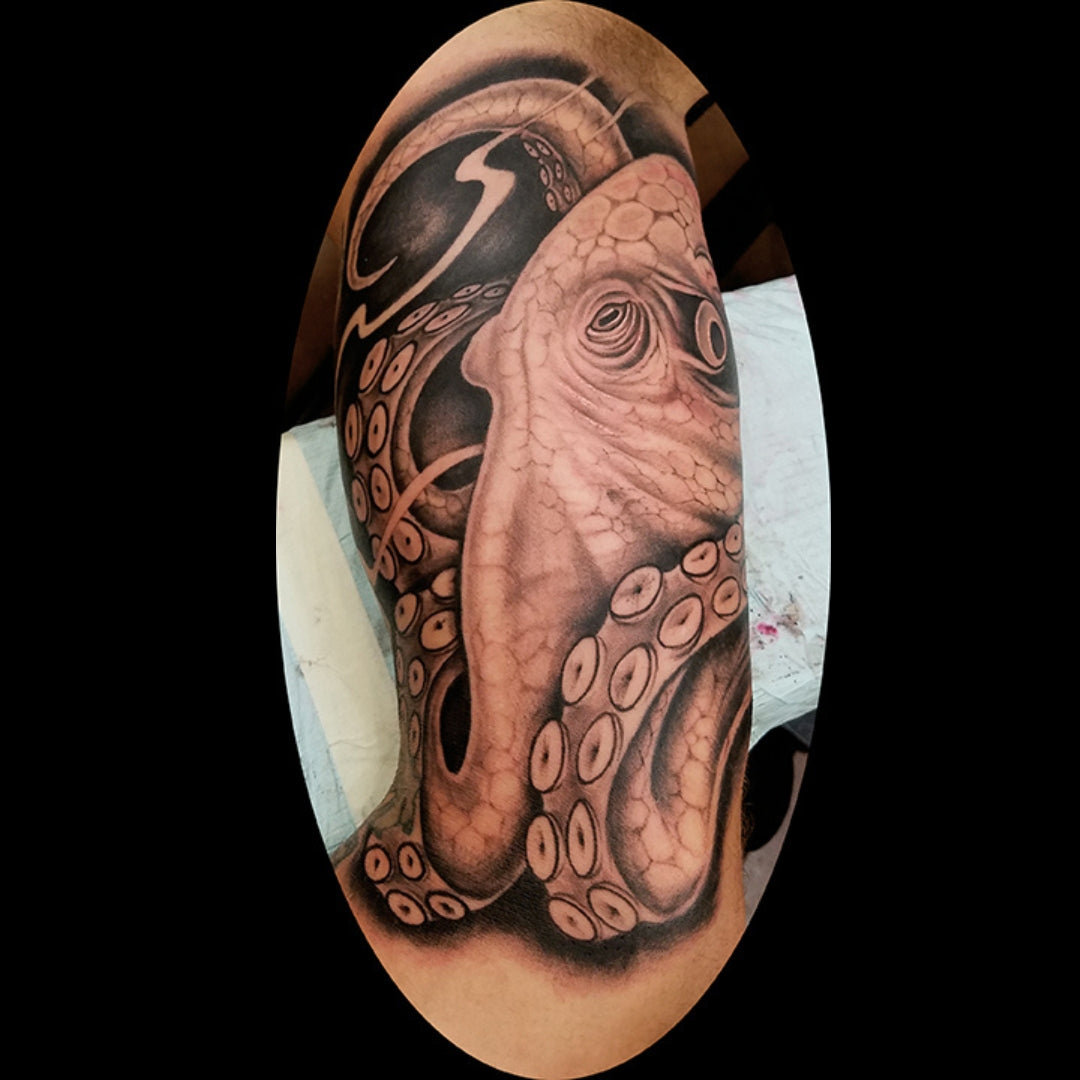 Alex Lozano Club Tattoo Las Vegas Tattoos (19).jpg__PID:c41e92b0-9867-438e-b894-52361cb95e30