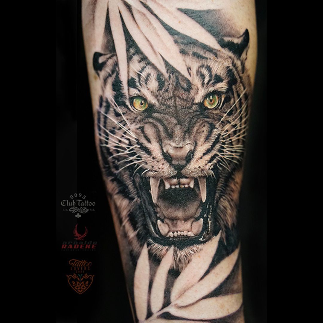 Arnaldo Radeke Club Tattoo Las Vegas Artist Miracle Mile Shops (12).jpg__PID:a866dd69-6105-4c30-b290-271a1136b1d4