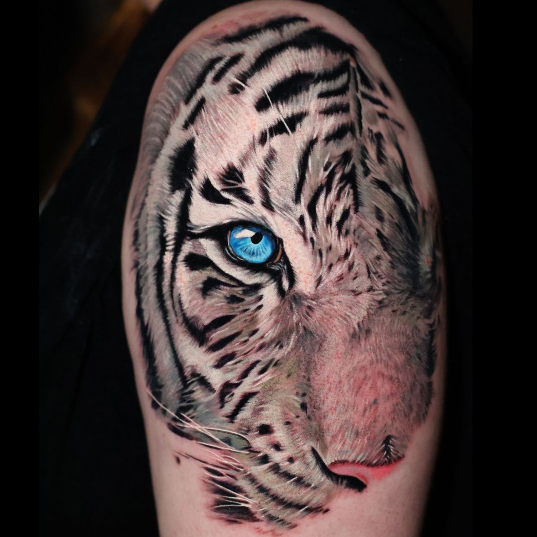 Danny Frost Club Tattoo Las Vegas Artist (15).jpg__PID:9e0ab6dd-2a80-4b1e-b696-75ccc4a1b38a