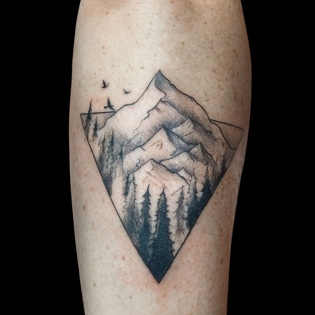 Julian Arizona Club Tattoo Artist (8).jpg__PID:b9ee18ad-e252-4a1b-8ef7-a47936c73465