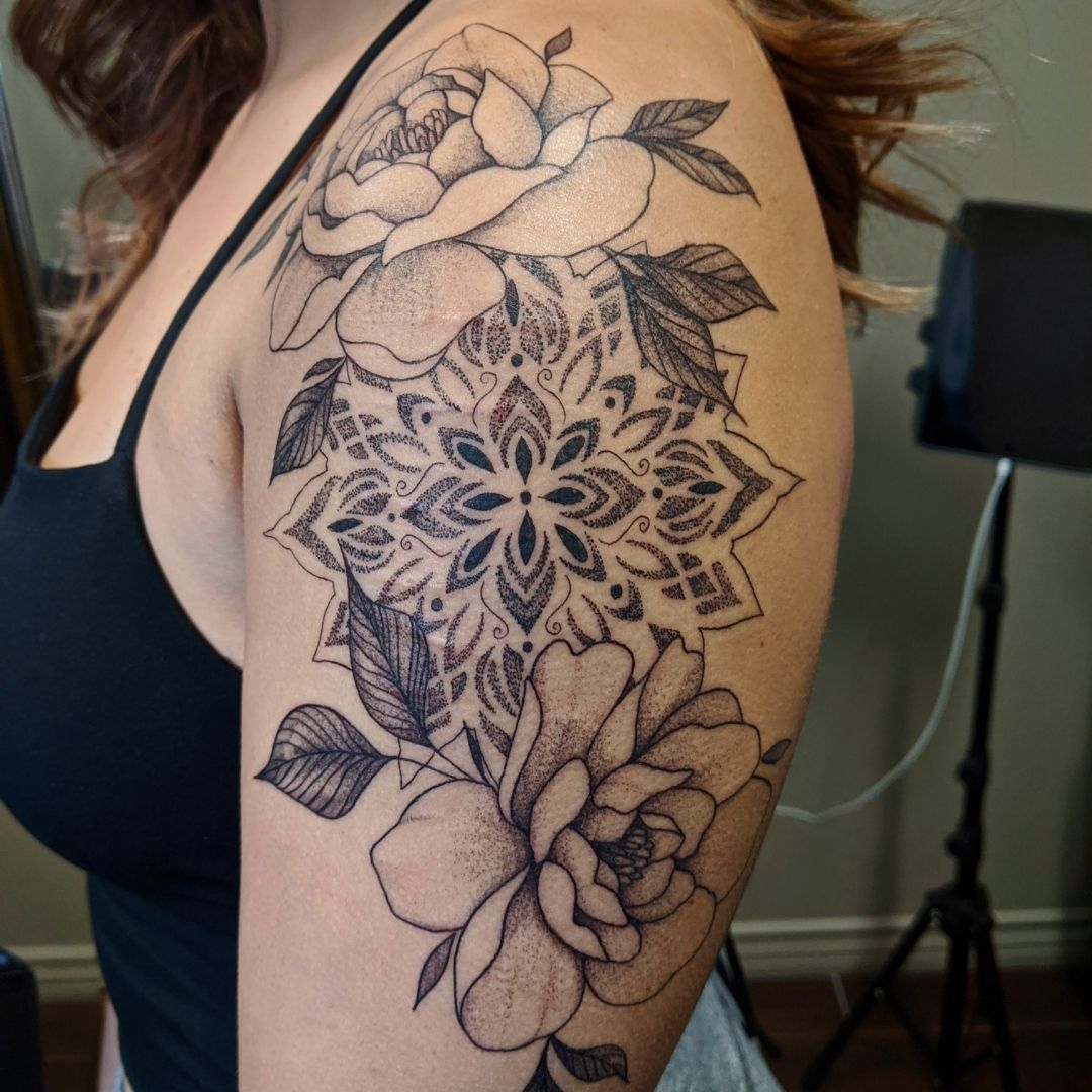 Done but Amber Plaisance at Club Tattoo in Mesa Arizona : r/tattoos