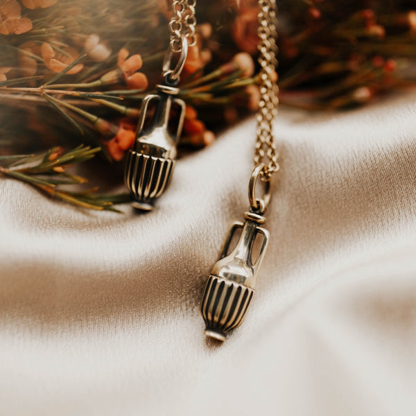 Louis Vuitton Envy V Signature Necklace - Brass Collar, Necklaces -  LOU522185