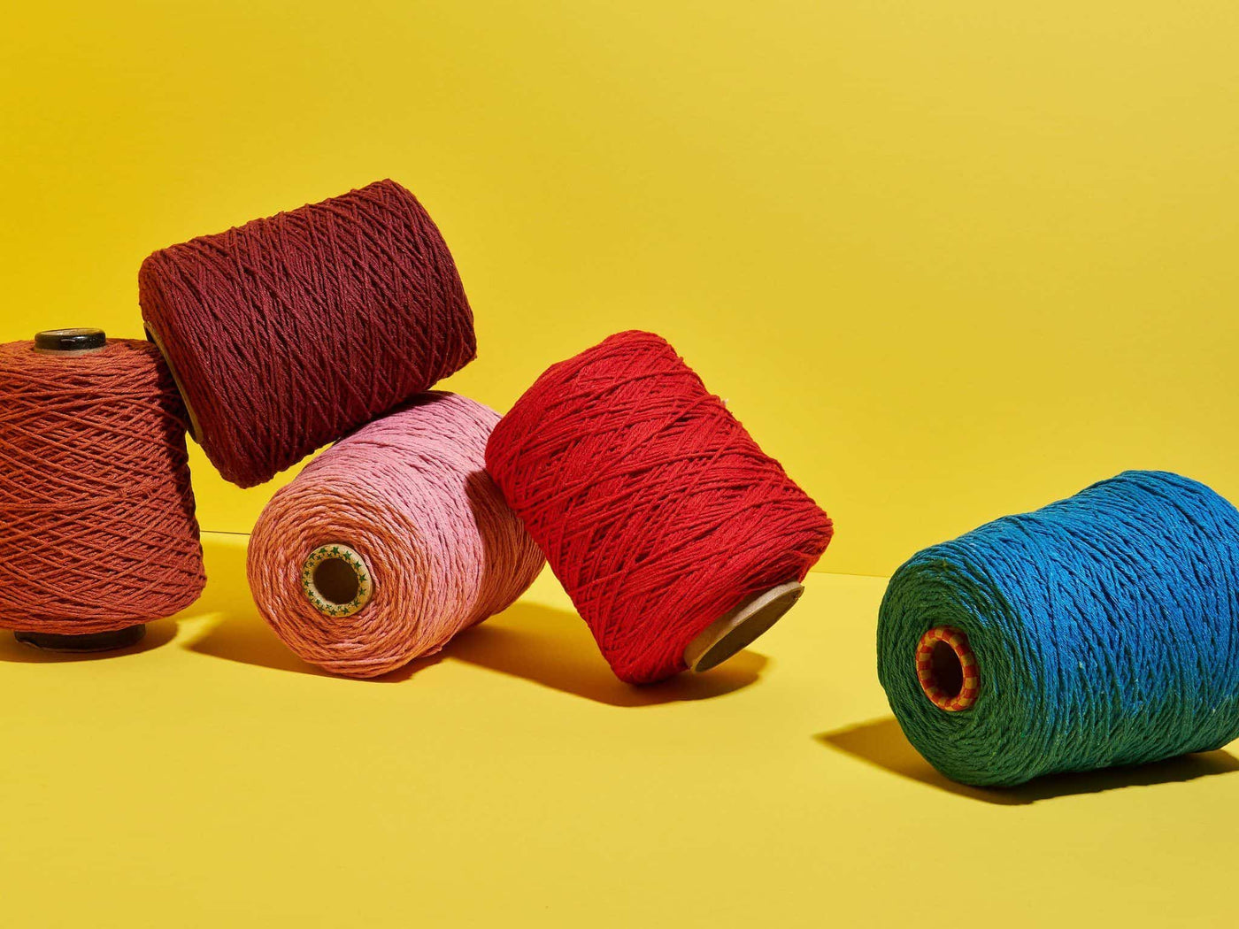 Milk-white tufting wool in cone, Yarn for knitting