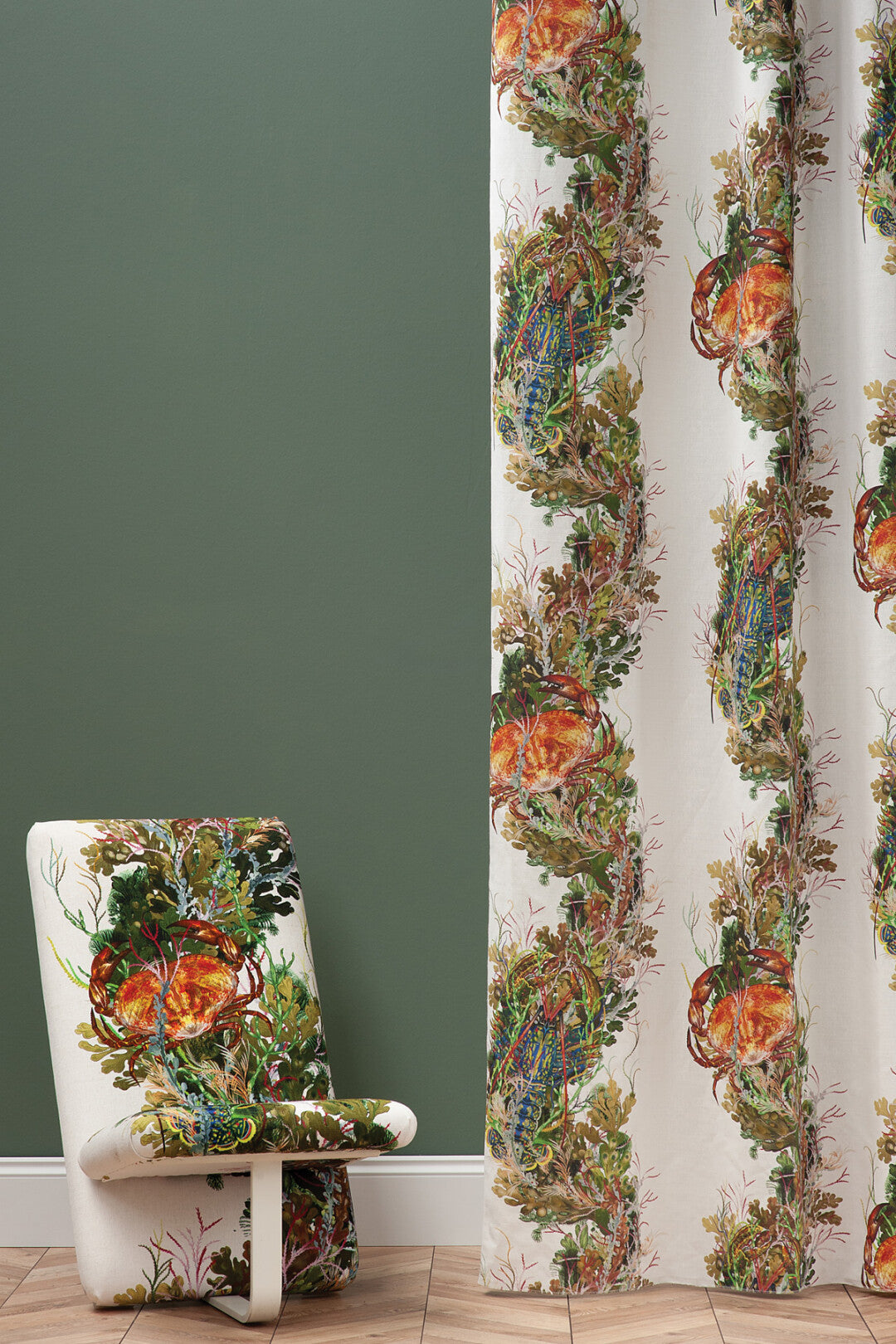 Napoleon Bee Velvet Fabric – Walnut Wallpaper