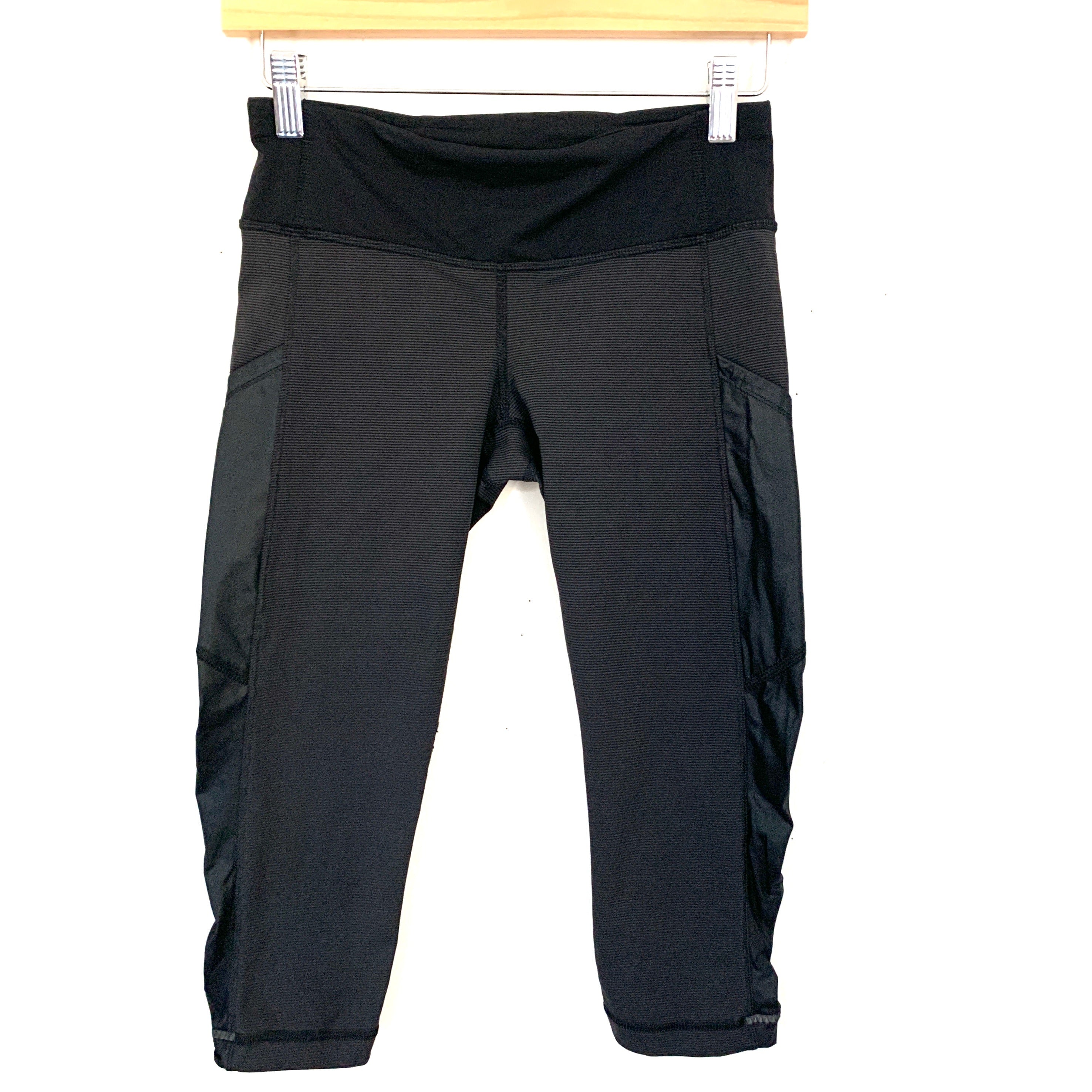 Lululemon Black Striped Crop Legging with Shiny Side Panel and Ruching- Size 4 (Inseam 16")