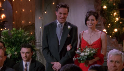 Monica y Chandler de Friends