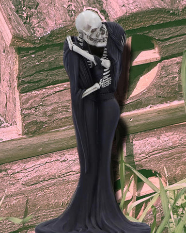 Eternal Kiss Skeletons Figurine