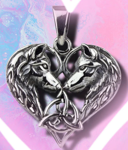 etNox Wolf Heart Silver Pendant