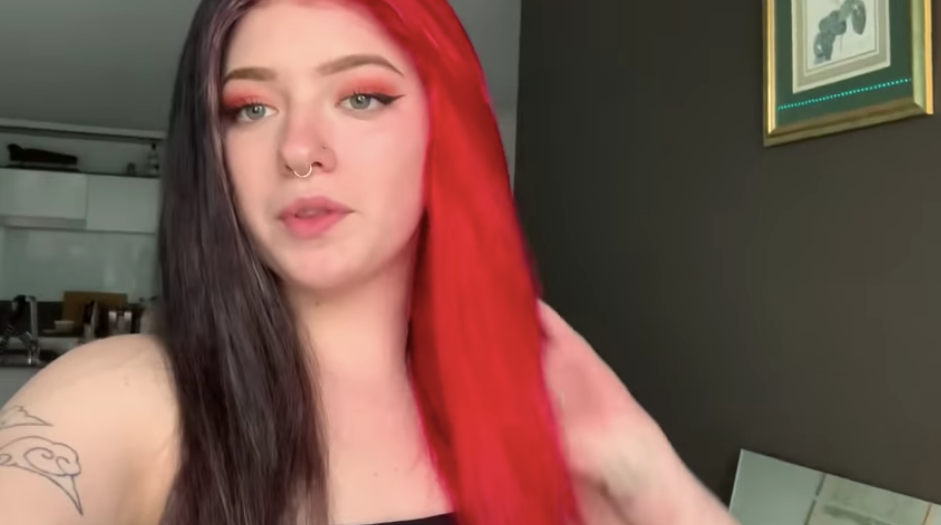 Australian Youtuber Split Dyes A Blonde Wig But I M Just Not Sure Ab