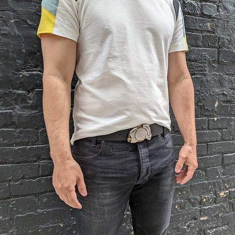 guy wearing the enigma steampunk belt buckle with denim jeans and a cool t-shirt