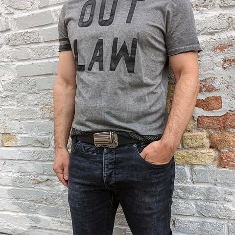 Man wearing texas belt with cowboy gun buckle and outlaw tshirt