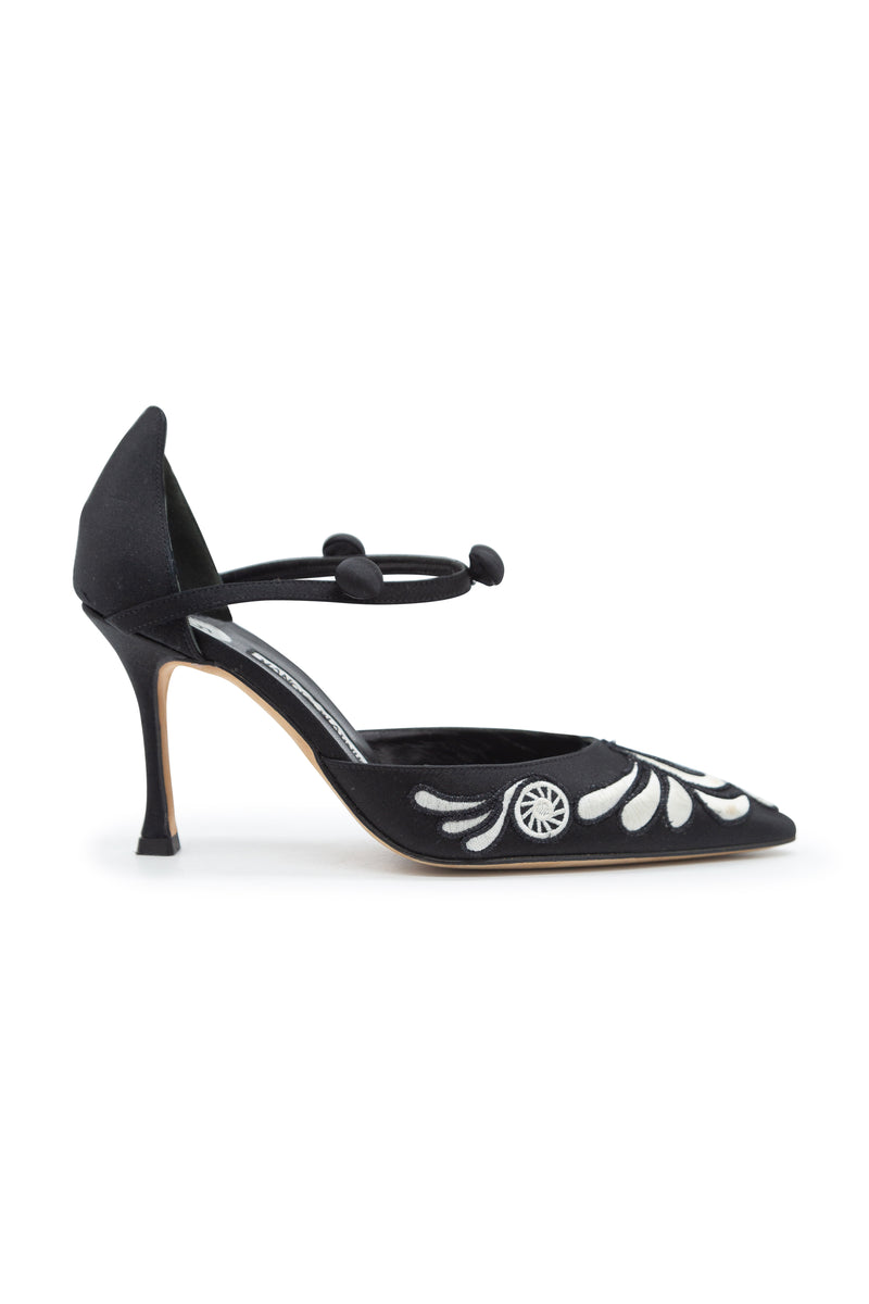 neiman marcus black pumps