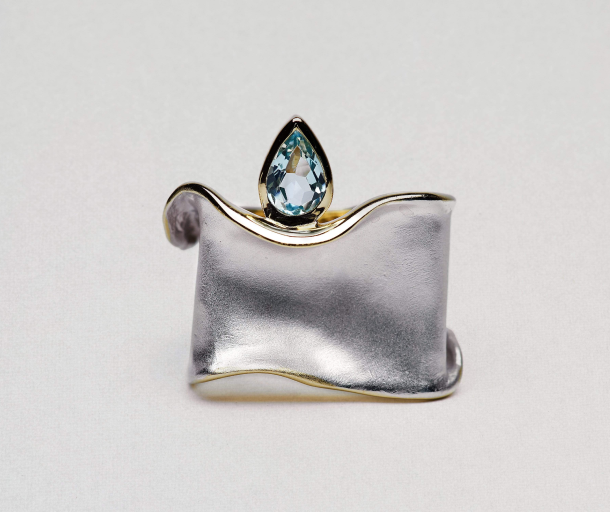 niveah blue topaz ring