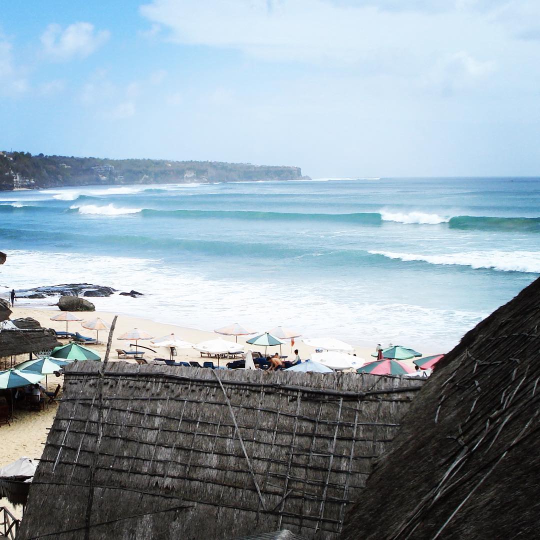 Dreamland beach in Bali is the superb surf spot for short boarders and longboarders