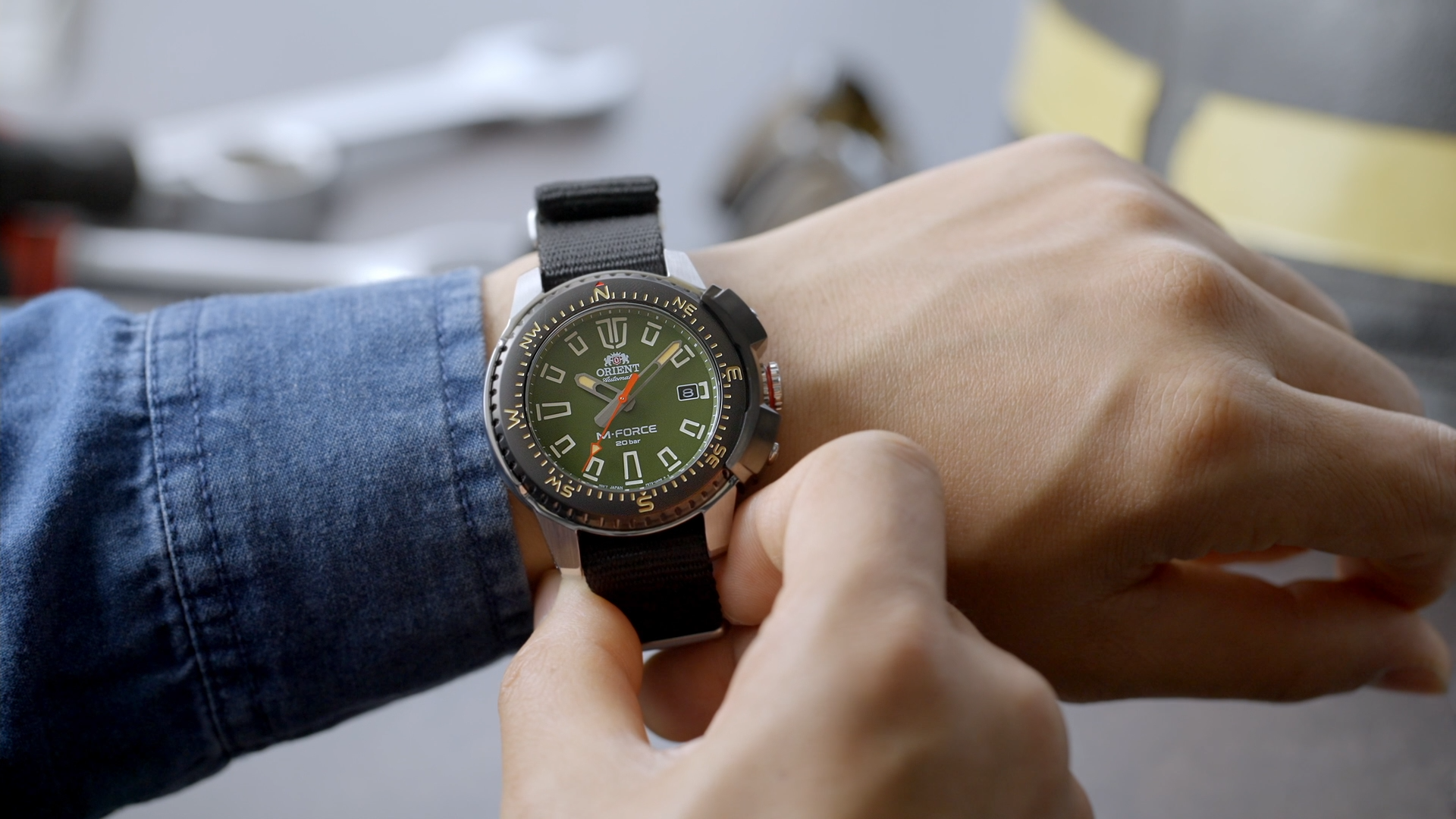 How to use the watch as a Compass (Northern Hemisphere for