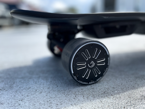 close up picture of meepo mini wheels 