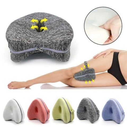 Coussin orthopédique pour genoux et différentes positions entre les jambes d'une femme pour soulager sciatique et cruralgie